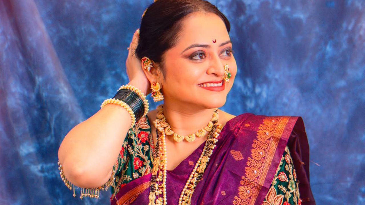 Monika Dabade Mangalagauri Look: ‘ठरलं तर मग’ फेम मोनिका दबडेचा जांभळ्या नऊवारीत मराठमोळा अंदाज, चाहत्यांचं लक्ष वेधलं