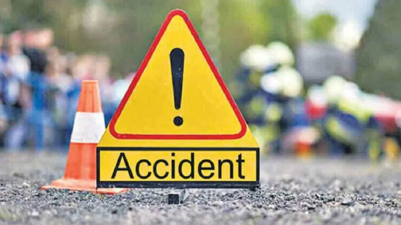 Accident News : देवळ्याजवळ भीषण अपघात, बसने दुचाकीला चिरडले; मृत्यूचा आकडाही समोर