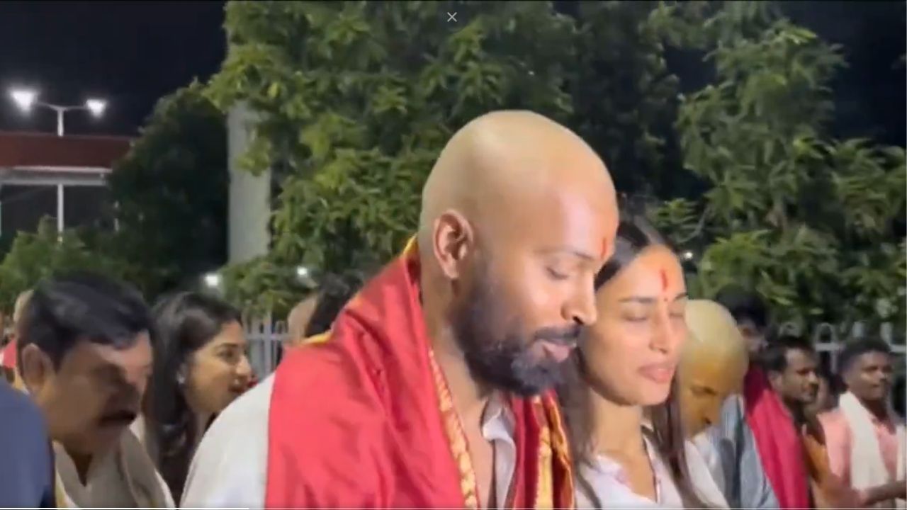 मंदिर परिसरातील हार्दिकचे फोटो सोशल मीडियावर वेगाने व्हायरल झाले. मात्र यावेळी सर्वांचे लक्ष त्याच्या नव्या हेअरस्टाइलकडे गेले.