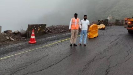 Amba Ghat Alert: मुसळधार पावसाचा फटका! आंबा घाटातील रस्त्याला भेगा, अवजड वाहनांवर तातडीची बंदी