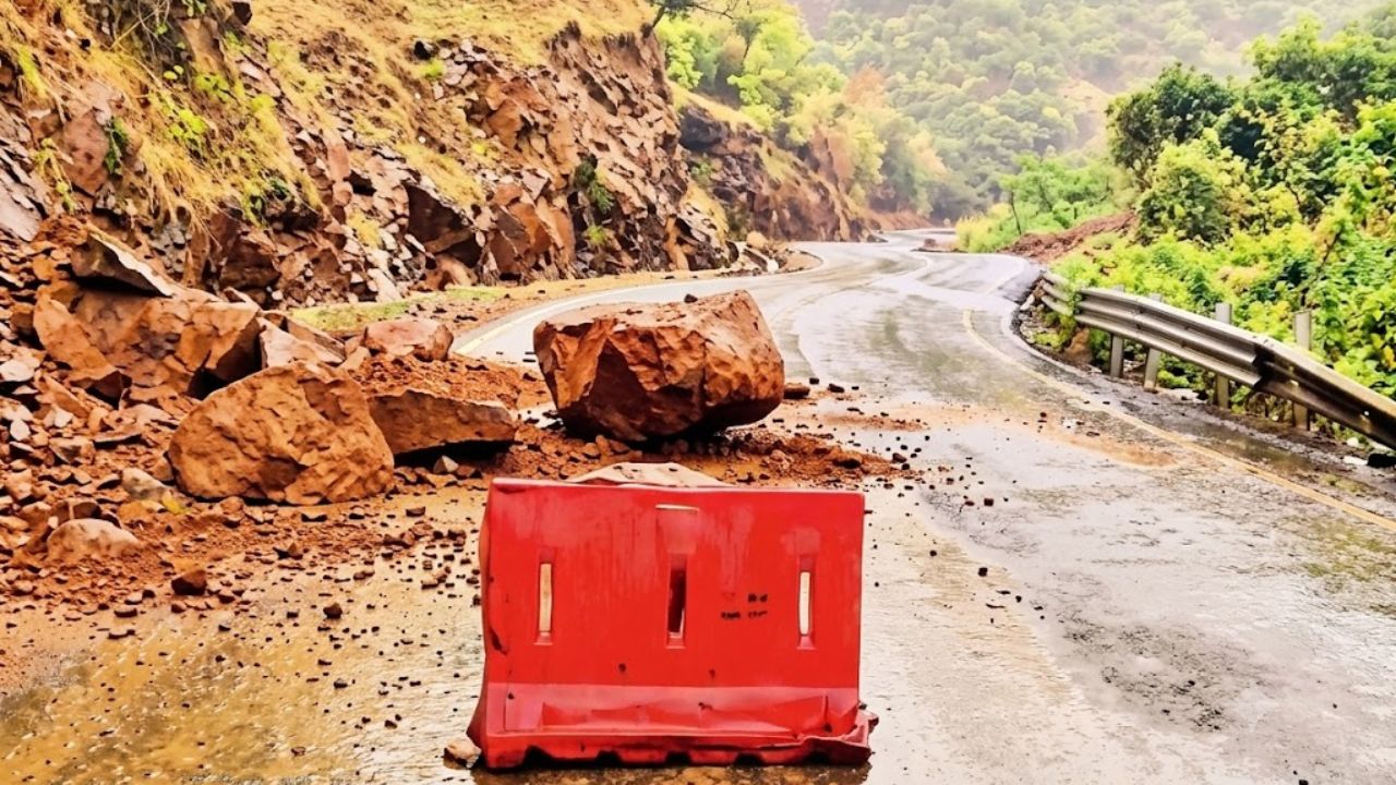 Raigad News: महाबळेश्वरला जाणाऱ्यांसाठी महत्त्वाची बातमी! आंबेनळी घाट अजूनही बंदच, अवजड वाहनांवरील बंदी कायम