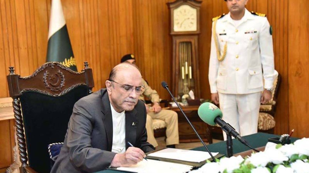 Pakistan Politics: पाकिस्तानमध्ये संविधानाचा नवा वाद; न्यायाधीशांच्या नियुक्तीवरून सरकार आणि राष्ट्रपती झरदारींमध्ये थेट संघर्ष