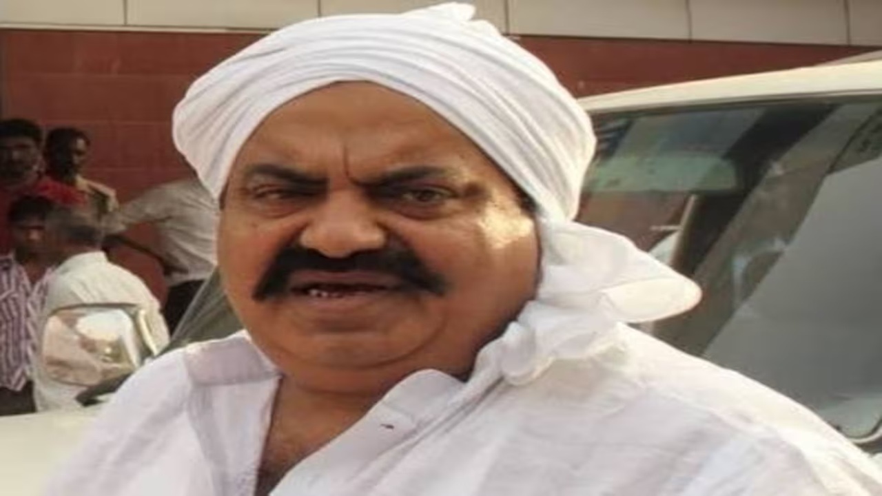 Atiq Ahmed: एकामागोमाग एक संकटे; माफिया डॉन अतीक अहमदचा धाकटा मुलगा ठार, कसं उद्ध्वस्त झालं संपूर्ण कुटुंब?