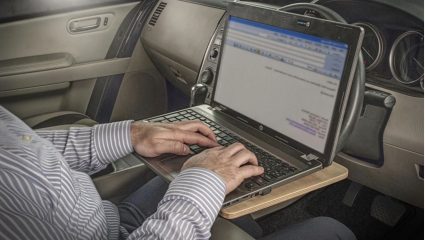 Tech Tips: कारच्या USB पोर्टने लॅपटॉप चार्ज करता? आधी ‘या’ गोष्टी नक्की जाणून घ्या…