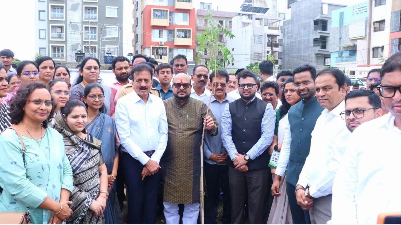 Jalgaon News: ‘मियावाकी’ने शहराला मिळणार हरितसंजीवनी! मंत्री महाजनांचा पुढाकार