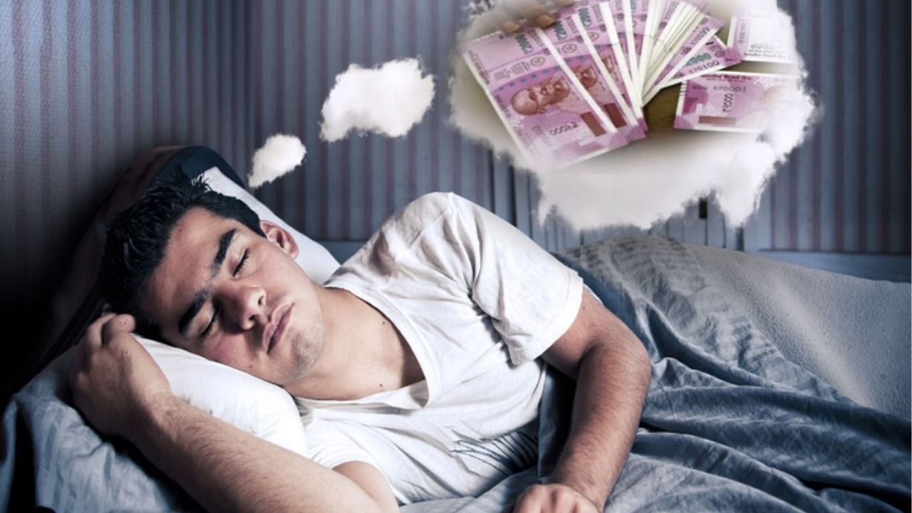 Dream Meaning: रात्री पडणारी ‘ही’ स्वप्नं देतात मोठा संकेत? भविष्याबद्दल काय सांगतात, जाणून घ्या!