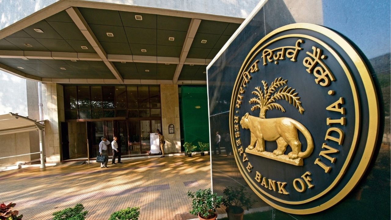 RBI FD Rule Change: बँक ग्राहकांसाठी खुशखबर! RBIच्या नव्या नियमामुळे १ ऑक्टोबरपासून मिळणार मोठा फायदा