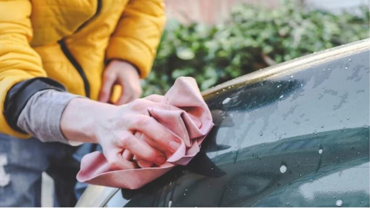 Car Headlight Cleaning Tips: हेडलाइट्सवर धुकं साचतंय? फॉलो करा ‘या’ भन्नाट टिप्स