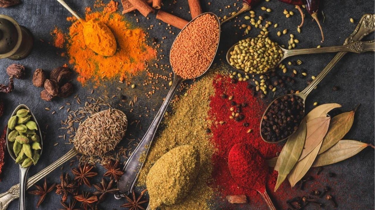 Spicy Food Effects:  मसालेदार पदार्थांची चव भारी… पण शरीरावर होतोय परिणाम? जाणून घ्या ‘तिखट’ सत्य!