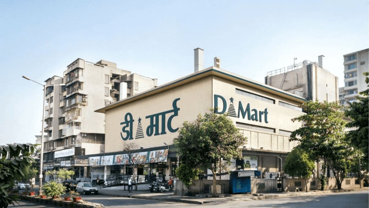 D-Martमध्ये धक्कादायक प्रकार! आईस्क्रीममध्ये जे सापडलं ते पाहून ग्राहकाला बसला धक्का