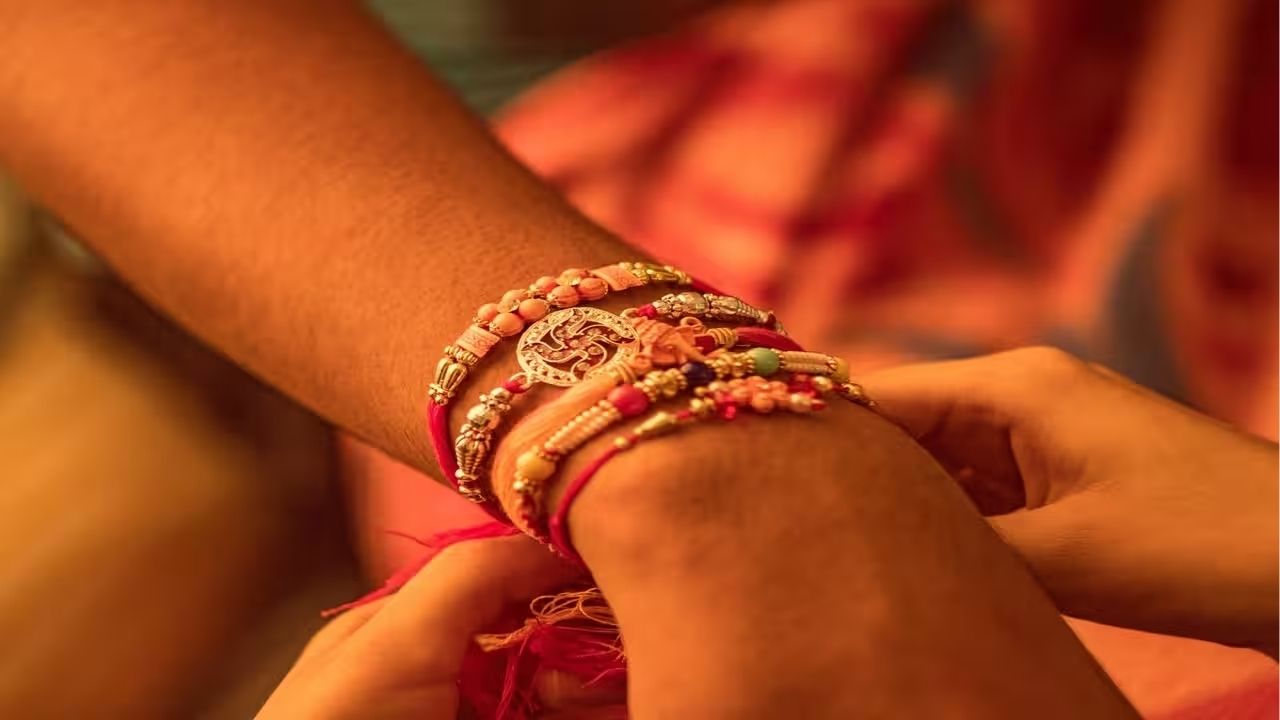 Raksha Bandhan 2026 During Panchak:  रक्षाबंधनापूर्वीच्या पंचक काळात राखी विकत कुरियर करणे शुभ की अशुभ? जाणून घ्या..