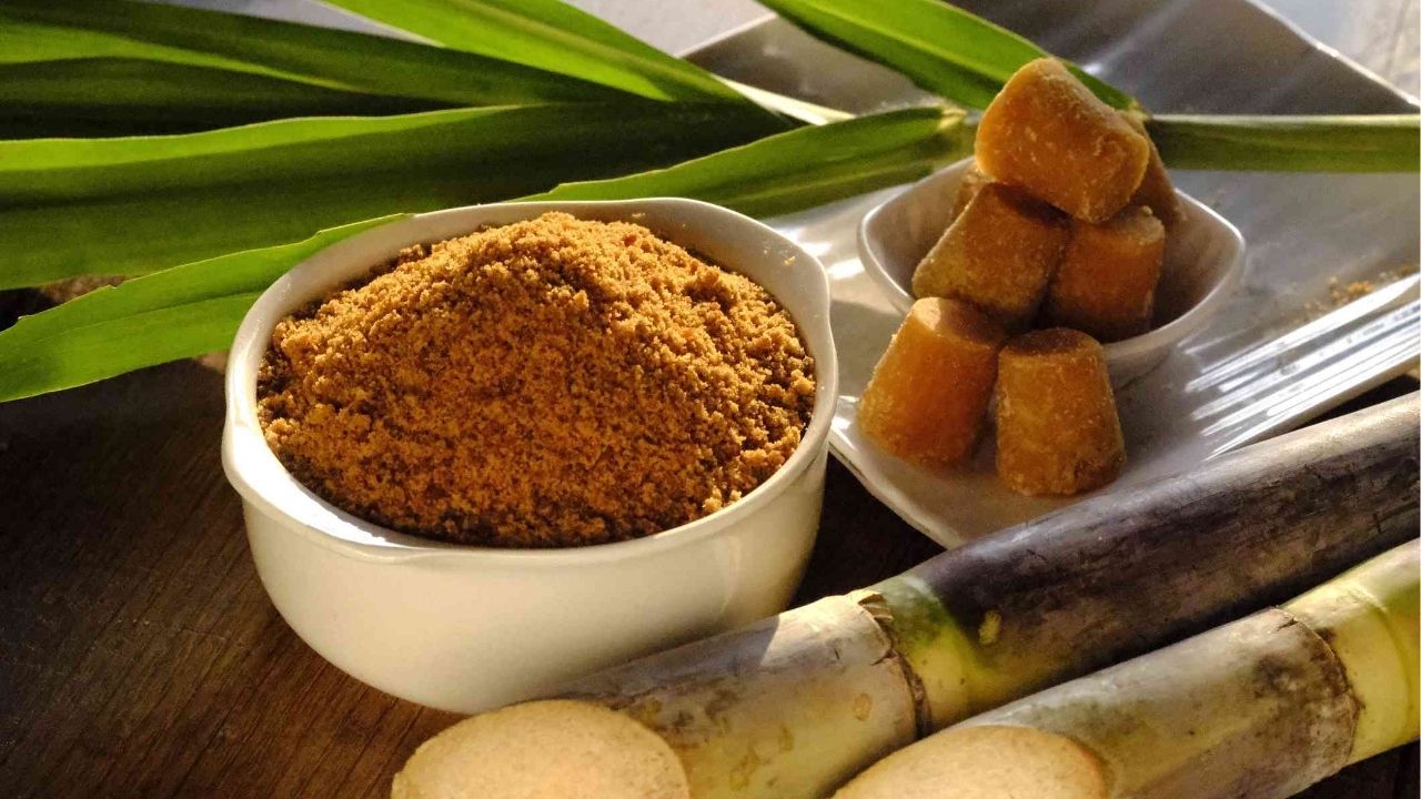 Jaggery Price Hike: साखरेबरोबर गुळाचेही भाव वाढले: सणासुदीत सामान्यांना आर्थिक फटका पिशोरचा गावरान गुळ खातोय ‘भाव’ !