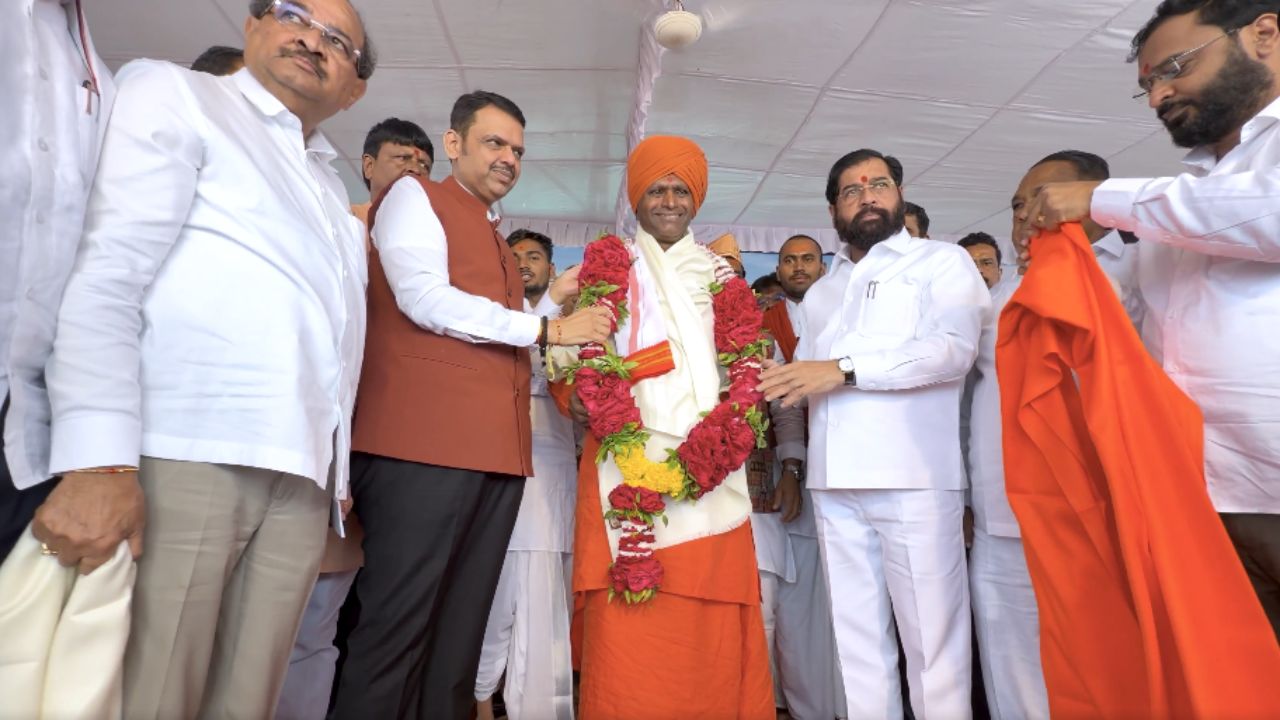 ‘रामगिरी महाराजांना धमकी देणाऱ्यांना नेस्तनाबूत करू,’ मुख्यमंत्री फडणवीसांचा इशारा