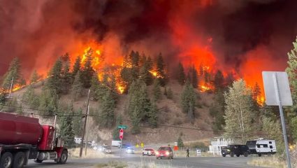 Canada Wildfire Crisis: कॅनडामध्ये आगीचे भीषण तांडव; 20 हजार लोकांना रातोरात घर सोडण्याचे आदेश, 50 किमी परिसर खाक