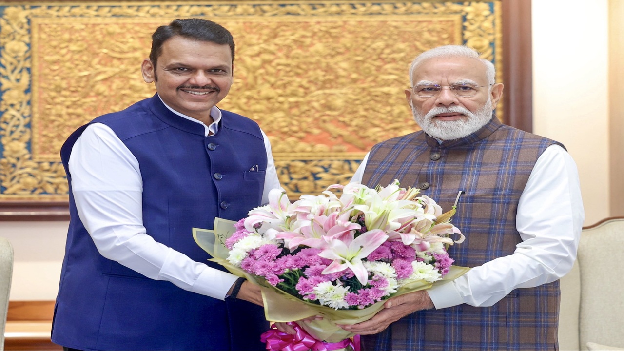 Devendra Fadnavis : मुख्यमंत्री फडणवीसांची दिल्लीत पंतप्रधान मोदींशी भेट, नेमक्या कोणत्या मुद्द्यांवर चर्चा?