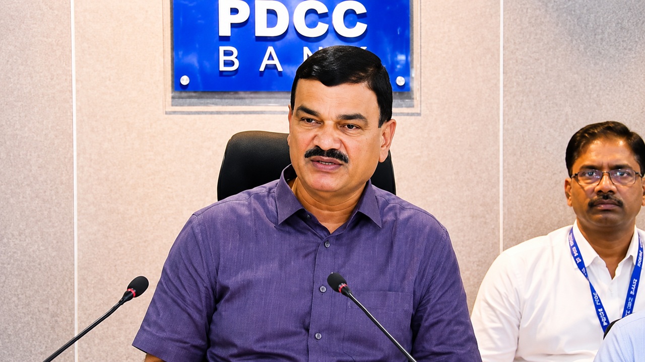 Dharashiv News: १५ कृषी अधिकारी निलंबित; धाराशिवच्या निविष्ठा घोटाळ्यात मोठी कारवाई, आता गुन्हे दाखल होणार का?