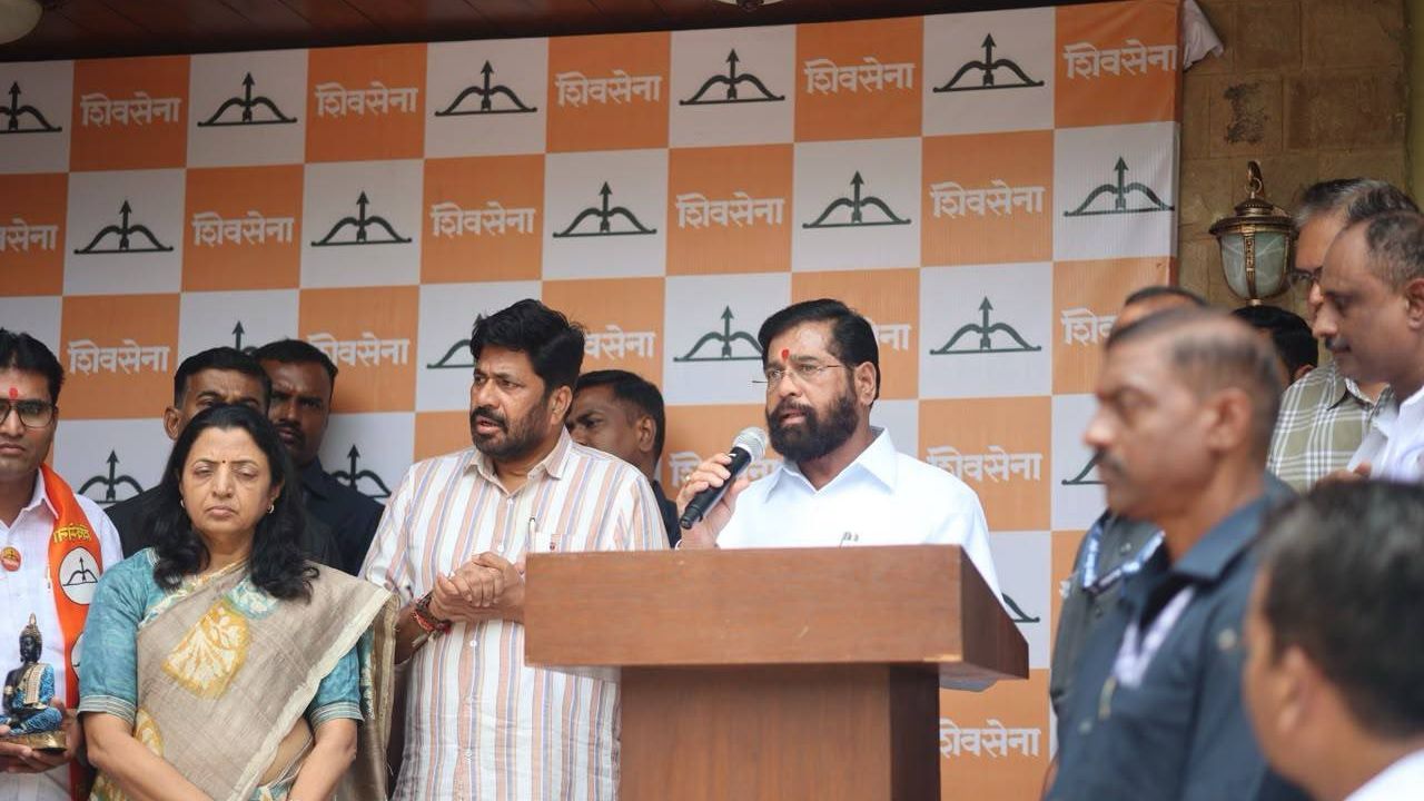 विदर्भात काँग्रेसला मोठा धक्का; दर्यापूरच्या नगराध्यक्षांसह 19 नगरसेवकांचा शिवसेनेत प्रवेश