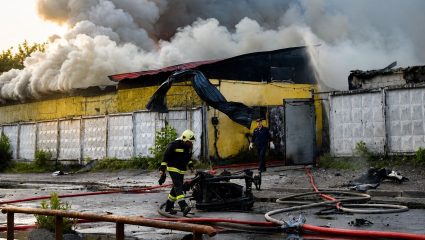 Ukraine War : कीव्हजवळ दारूगोळा साठवणूक केंद्रावर भीषण हल्ला; मृतांचा आकडा 38 वर