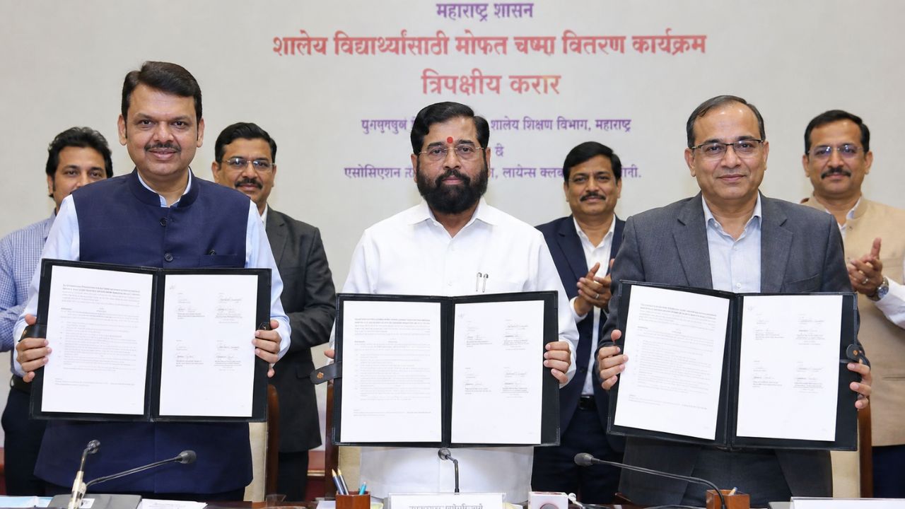 Eye Health : शालेय विद्यार्थ्यांच्या डोळ्यांना मोफत चष्म्याचे कवच; फडणवीस-शिंदेंच्या उपस्थितीत त्रिपक्षीय करार
