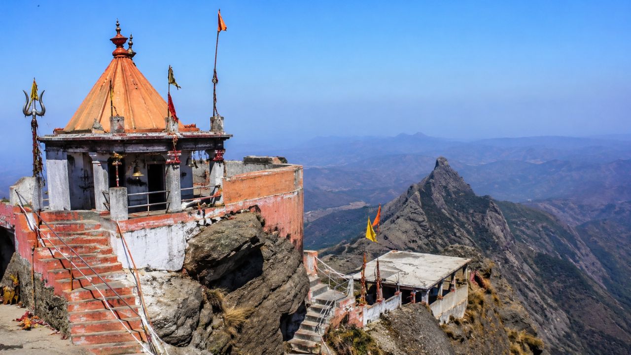 Gorakhnath Temple: गिरनार पर्वतावरील गोरखनाथ मंदिराचा इतिहास आणि त्याची माहिती जाणून घ्या