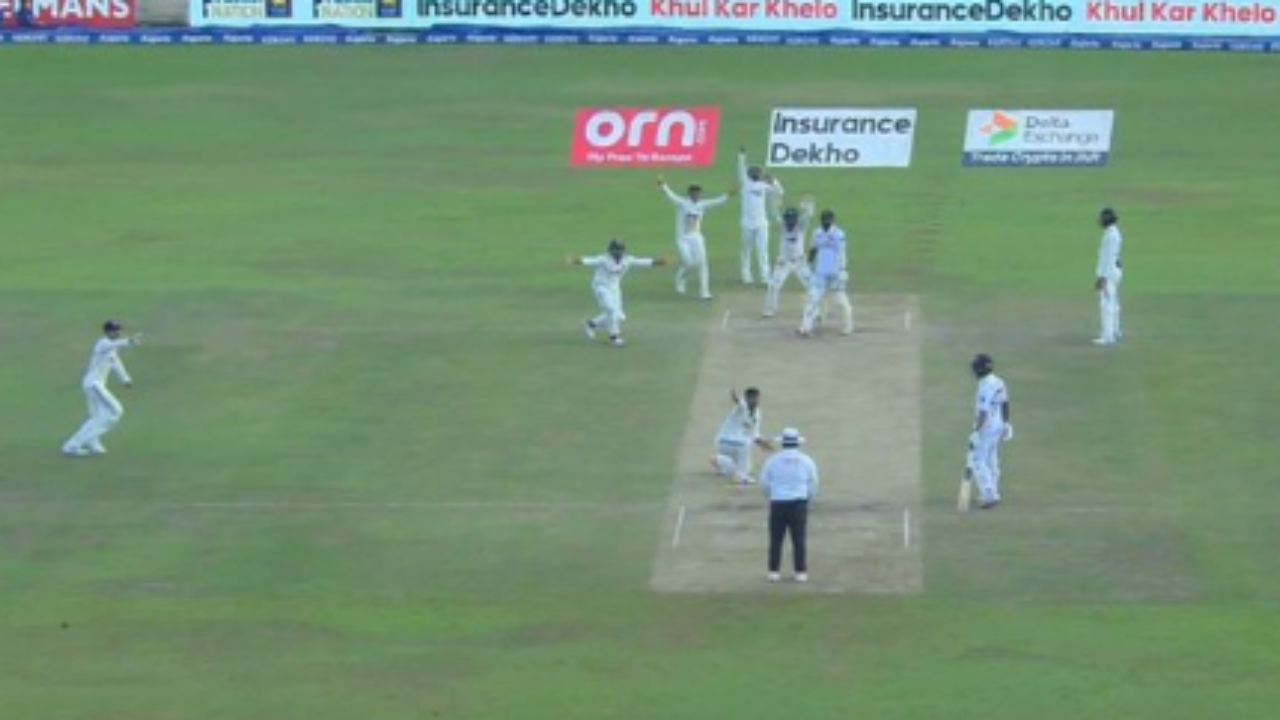 IND vs SL: रागात फेकले ग्लव्स, ड्रेसिंग रूममध्ये घातला गोंधळ! आऊट दिल्यावर अंपायरवर भडकला जयसूर्या