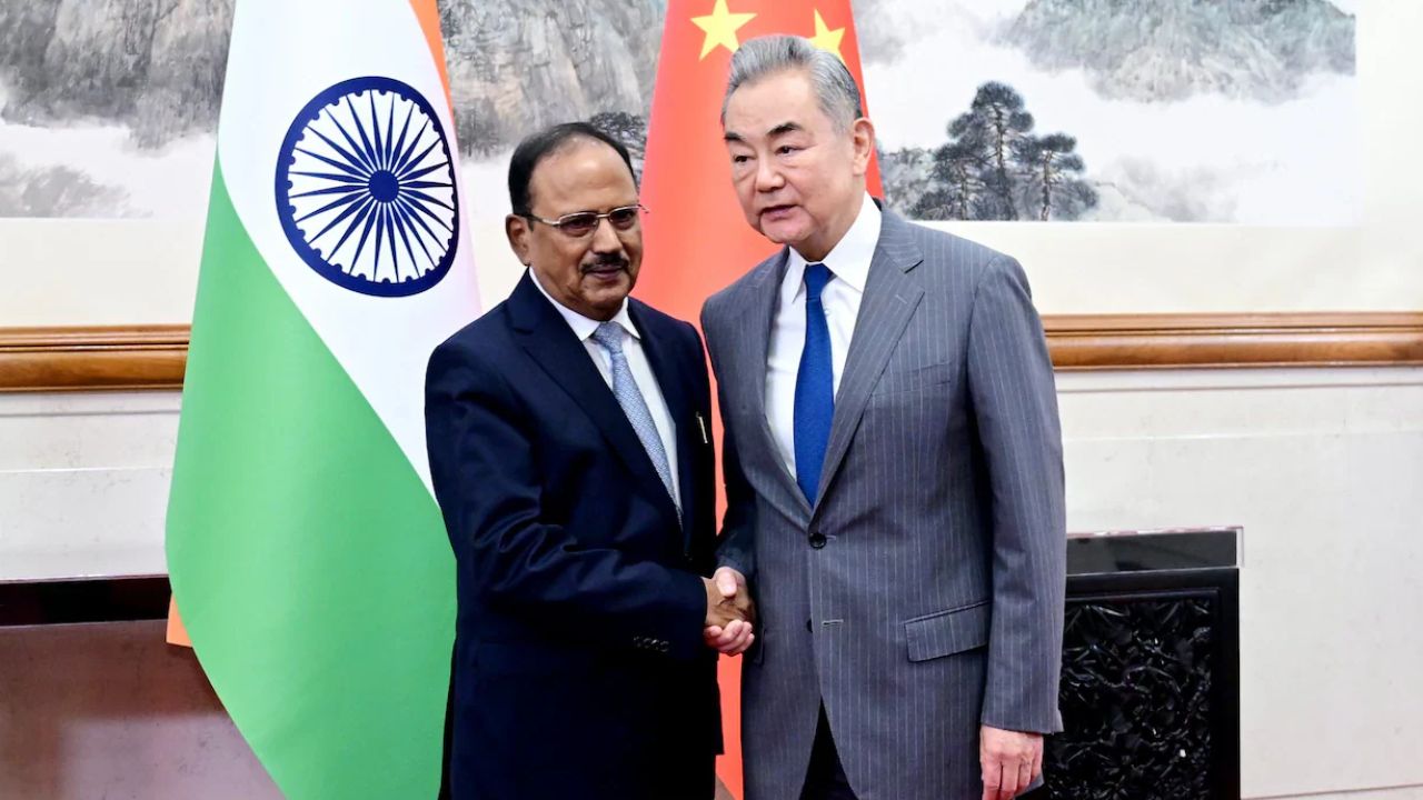 India-China सीमावादावर मोठा निर्णय; अजित डोवाल अन् वांग यी यांच्या बैठकीत 8 मुद्द्यांवर ऐतिहासिक करार, LACवर शांततेचे नवे युग