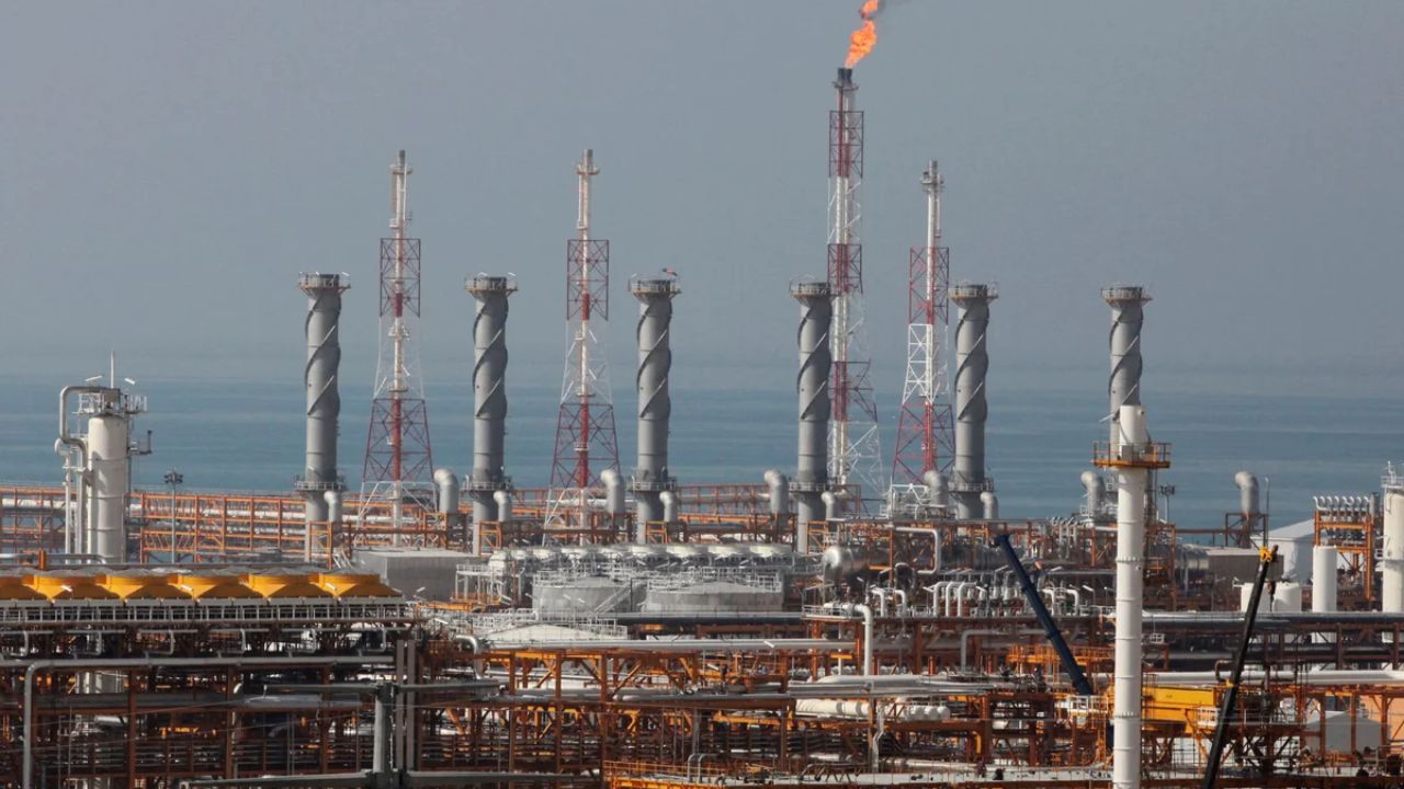 Iran Gas Discovery: अमेरिकेचे निर्बंध निष्फळ; युद्धकाळात इराणच्या हाती लागला अब्जावधींचा 7.5 ट्रिलियन घनफूट ऊर्जा खजिना