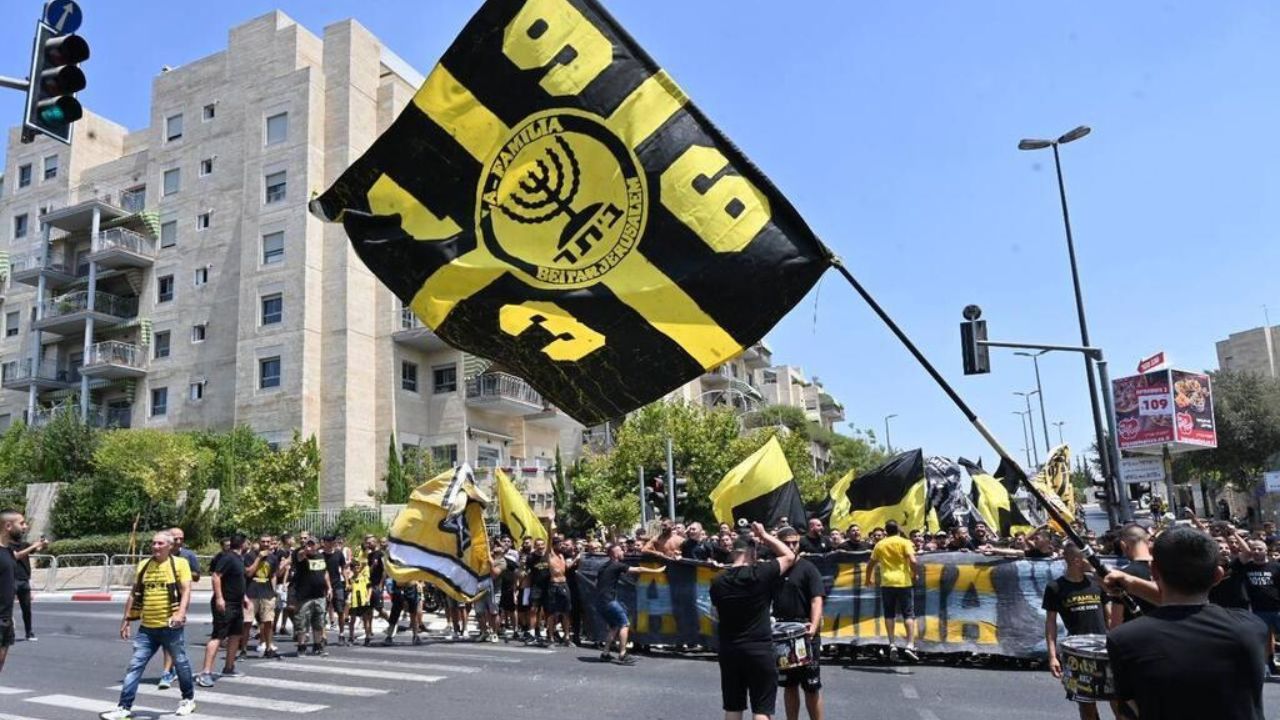 Beitar Jerusalem Fans : व्हिएन्नामध्ये इस्रायली फुटबॉल संघाच्या चाहत्यांचा राडा; पॅलेस्टाईनविरोधी घोषणांनी वातावरण तापले, हिंसाचार