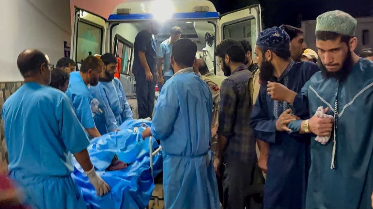 Kulgam Attack: काश्मीरमध्ये 2 मजुरांच्या हत्येने खळबळ! कुलगाम सील; सैन्याकडून दहशतवाद्यांचा शोध घेण्यासाठी व्यापक ऑपरेशन