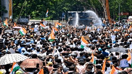 Jharkhand Student Protest: झारखंडमध्ये विद्यार्थ्यांचा एल्गार! आठ बॅरिकेड्स तोडून विधानसभा जवळ पोहोचले, पोलिसांचा वॉटर कॅननचा मारा