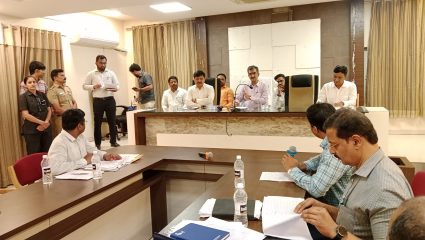 कराड उड्डाणपुलाचे काम अद्याप पूर्ण नसतानाही खुला करण्याची घाई; पालकमंत्र्यांची नाराजी