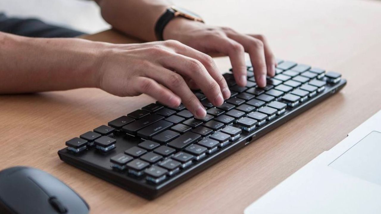 Tech Tips: Keyboard फक्त टायपिंगसाठी नाही! ‘या’ भन्नाट शॉर्टकट्समुळे कंप्युटर वापरणं होईल सुपरफास्ट, जाणून घ्या