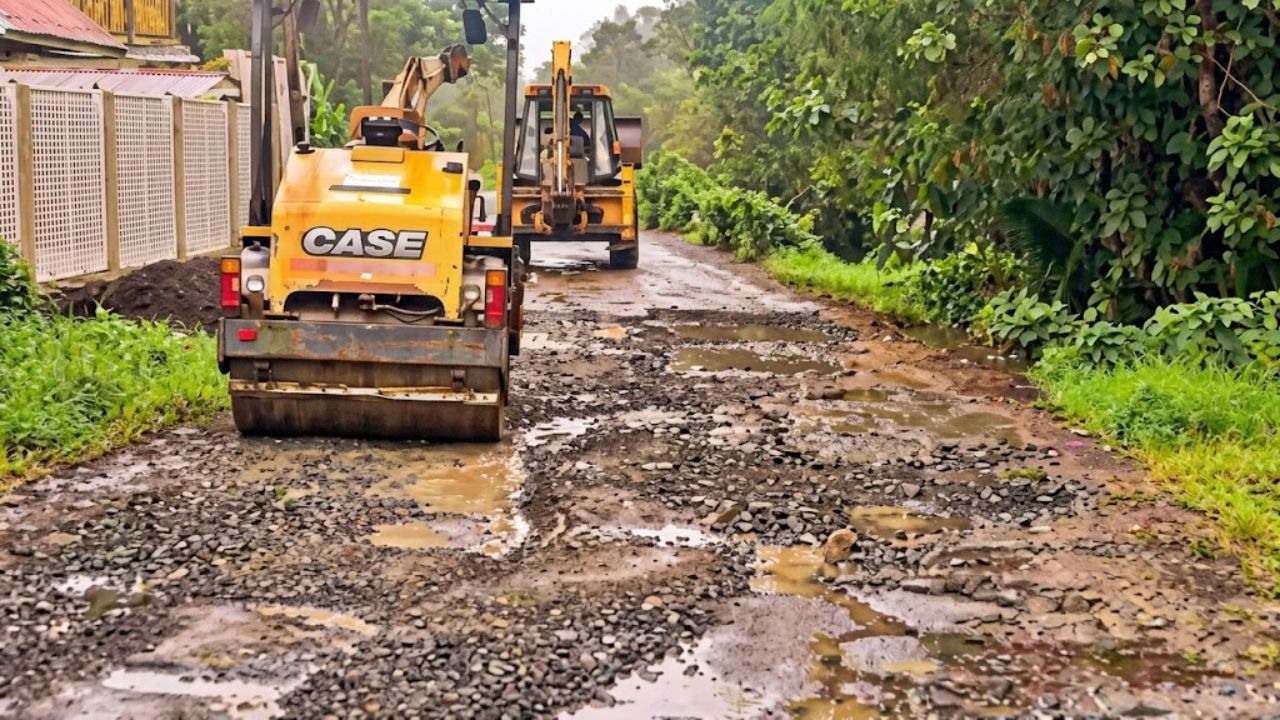 Raigad News: विद्यार्थिनींचा व्हायरल व्हिडिओ ठरला प्रभावी; खांडपे-कोंडिवडे रस्त्याच्या दुरुस्तीला सुरुवात