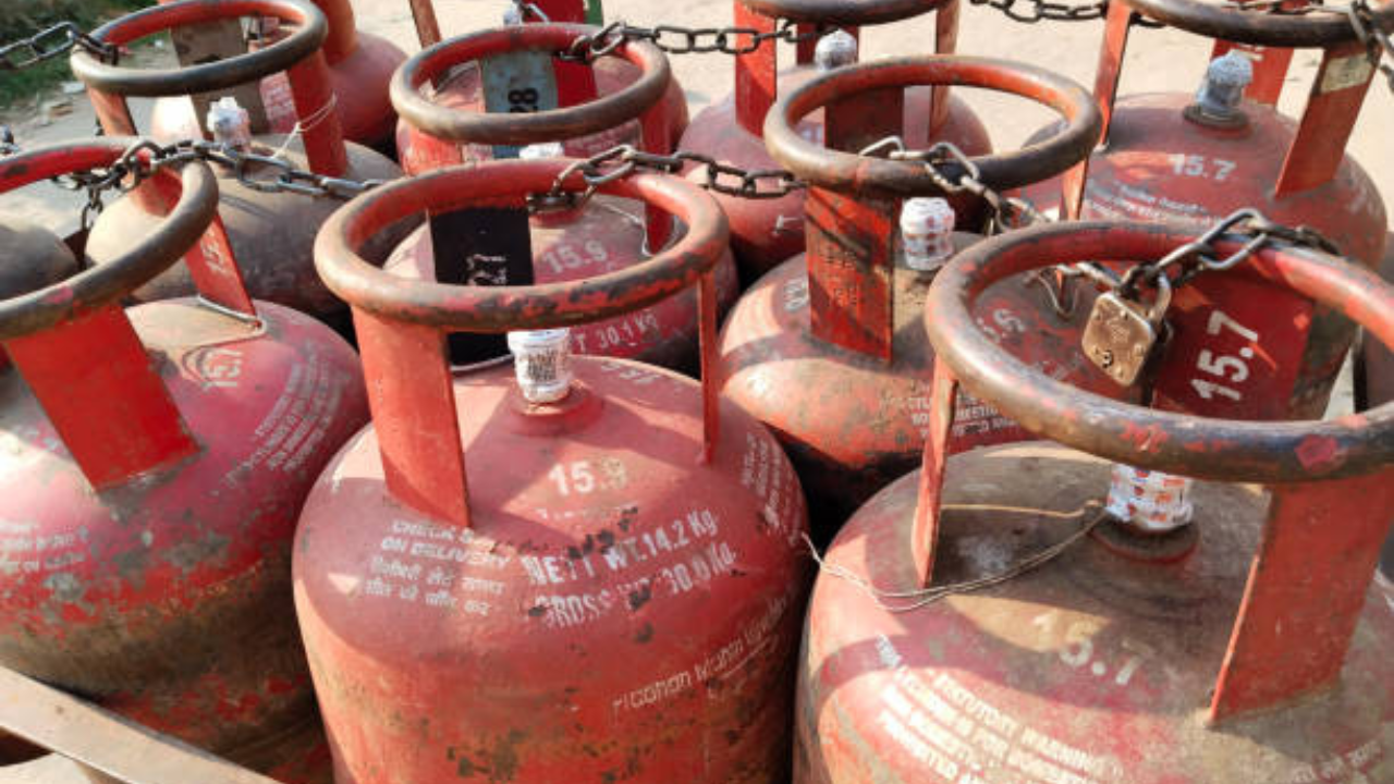 LPG Connection New Rule: कधीपासून मिळणार एलपजी सिलेंडरचे नवे कनेक्शन, सरकारने दिली अपडेट