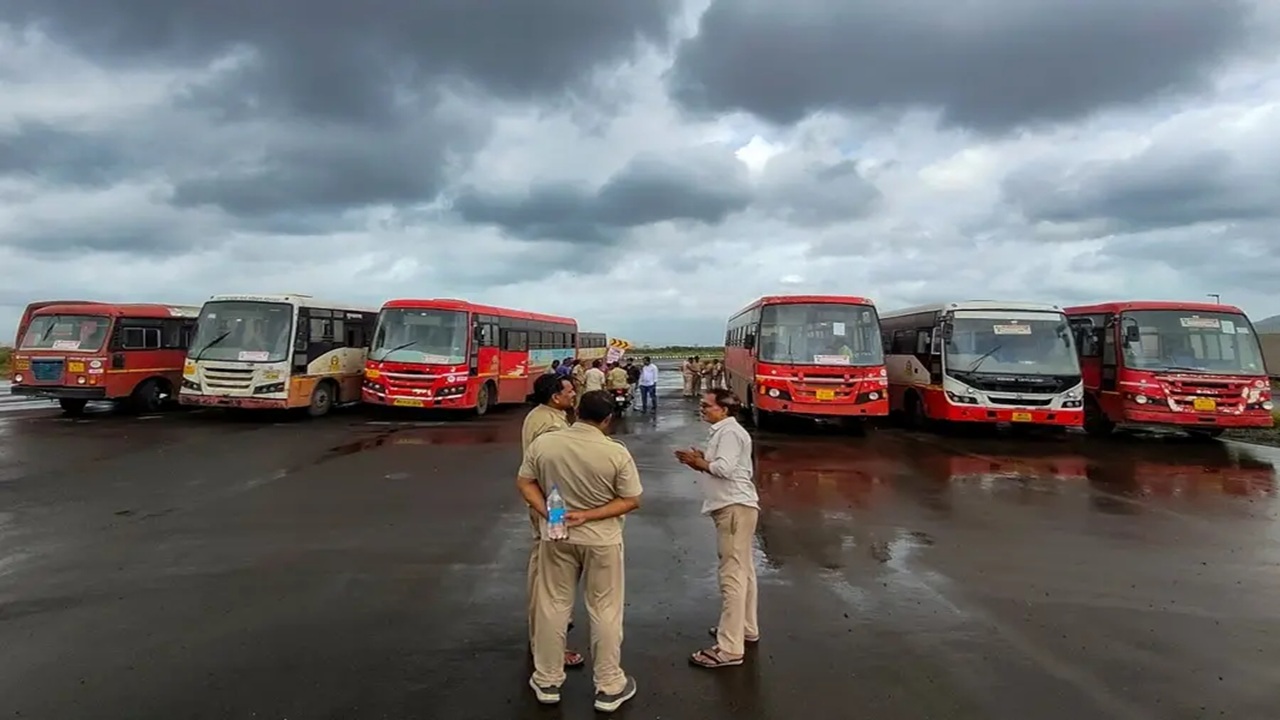 ST Employees Salary: एसटी कर्मचाऱ्यांचा पगार पुन्हा लांबणीवर; ‘कर्मचाऱ्यांचे संसार वेठीस धरू नका’, ७ तारखेचा पगार आता १० ऑगस्टला?