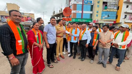 Sanjay Raut Protest In Vaduj : जयकुमार गोरे यांच्यावरील वक्तव्य संजय राऊतांना भोवले; वडूजमध्ये भाजपचे ‘जोडे मारो’ आंदोलन!