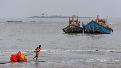 Maharashtra Fishing Ban Till August 15: महाराष्ट्रात १५ ऑगस्टपर्यंत मासेमारी बंदी; नितेश राणेंची गोव्याकडे मदतीची मागणी