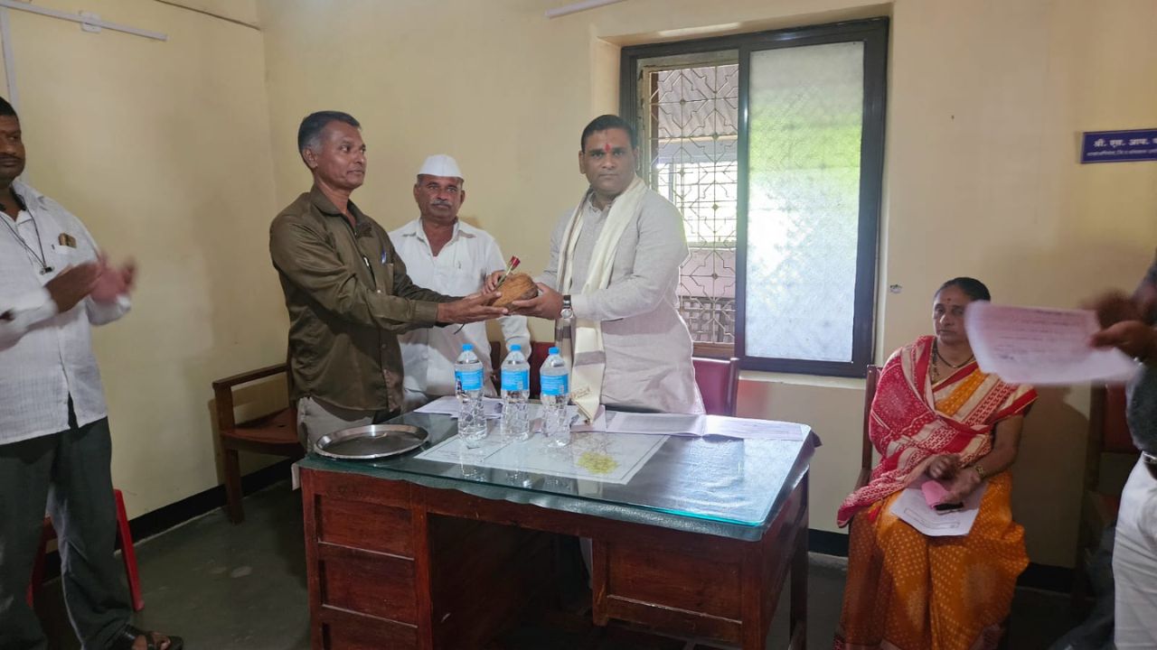 Animal Husbandry Committee Satara: पशुधनाचा विमा काढा अन् योजनांचा लाभ घ्या; वाघोलीत पशुपालकांची बैठक पार