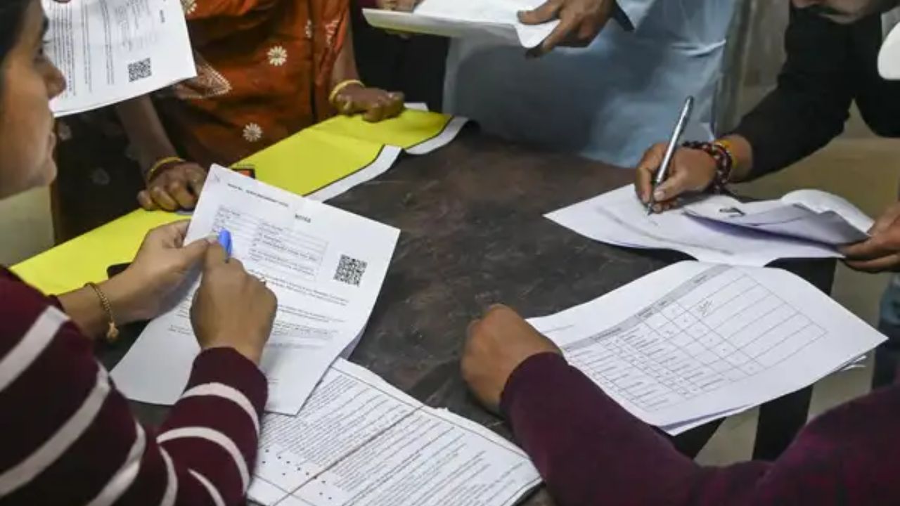 Pune SIR Voter List News: दुबार मतदारांवर चालणार ‘SIR’ची कात्री!; एकाच ठिकाणी नाव राहणार, २४ ऑगस्टला प्रारूप मतदारयादी