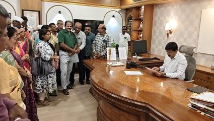 Satara News: रस्ते खड्ड्यात अन् टोलवसुली सुरूच!; साताऱ्यात १९ ज्येष्ठ नागरिक संघटना आक्रमक