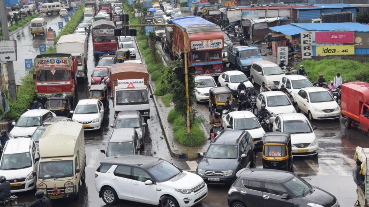 Hinjawadi IT Park Pune Road: चाकणनंतर आता हिंजवडीत खराब रस्ते अन् वाहतूक कोंडी आयटी कर्मचाऱ्यांचा आंदोलनाचा इशारा