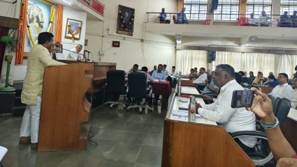 Satara Municipal Council:२५ कोटींच्या नुकसानभरपाईचे सात कोटींचे गणित कसे? सातारा पालिकेच्या सभेत प्रशासनाची पोलखोल