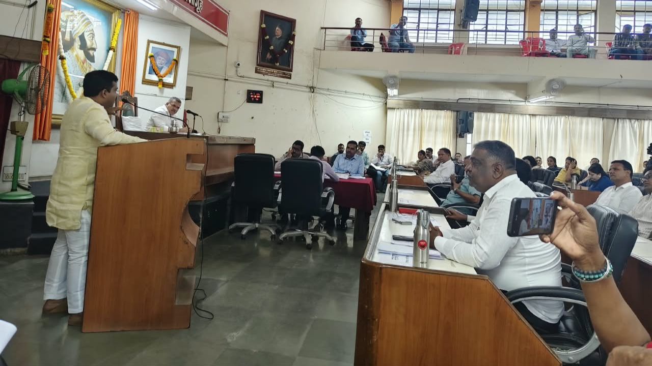 Satara Municipal Council:२५ कोटींच्या नुकसानभरपाईचे सात कोटींचे गणित कसे? सातारा पालिकेच्या सभेत प्रशासनाची पोलखोल