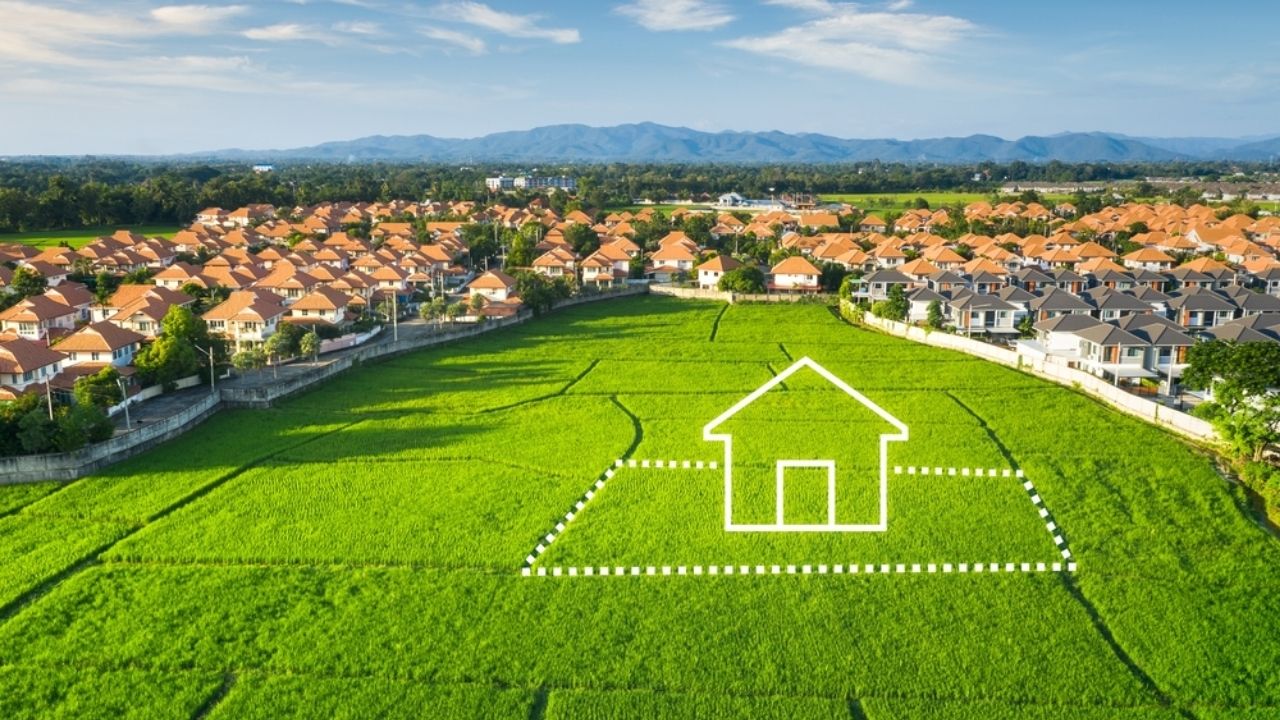 Real Estate Plot Investment : जमिनीत पैसे गुंतवणं सुरक्षित आहे? प्लॉट खरेदी करण्यापूर्वी ‘या’ महत्त्वाच्या गोष्टी जाणून घ्या