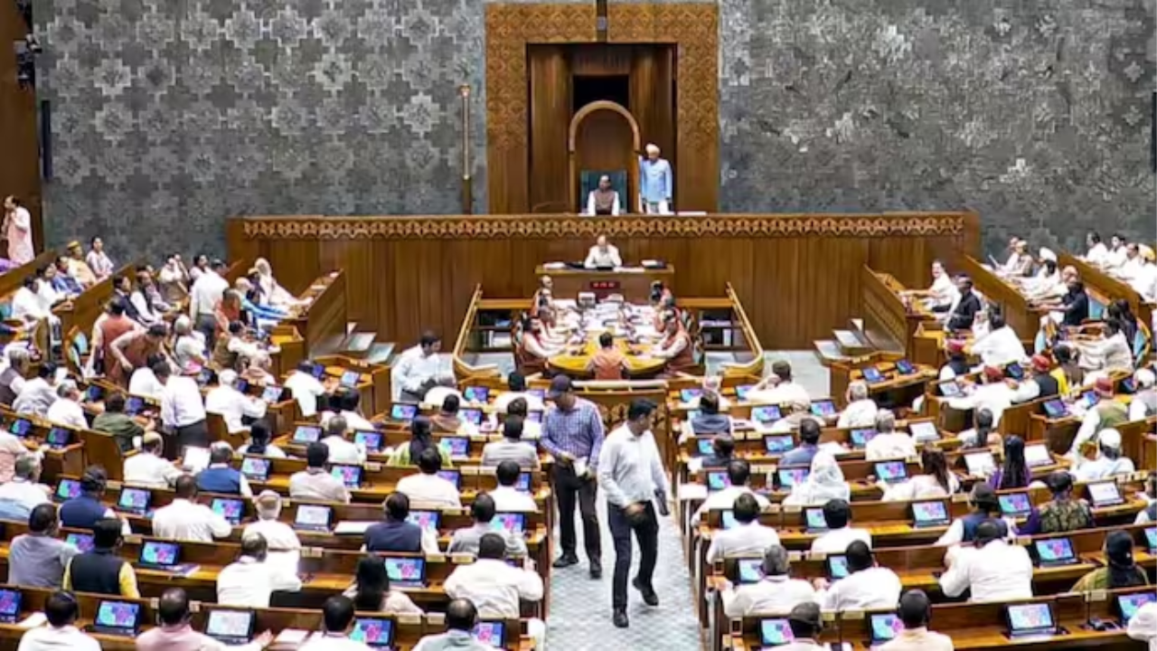 Tax Exemption Bill : विदेशी गुंतवणूकदारांची बल्ले-बल्ले! टॅक्स सूट बिल मंजूर; जाणून घ्या शेअर बाजारावर काय होणार परिणाम?