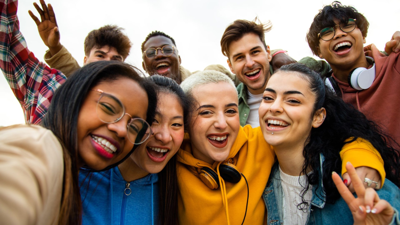 Gen Z Financial Crisis : दिखाव्यासाठी कर्ज अन् EMI चा डोंगर! ‘उधाराच्या श्रीमंतीत’ जगतेय जेन झी; ‘या’ चुका पडतील महागात