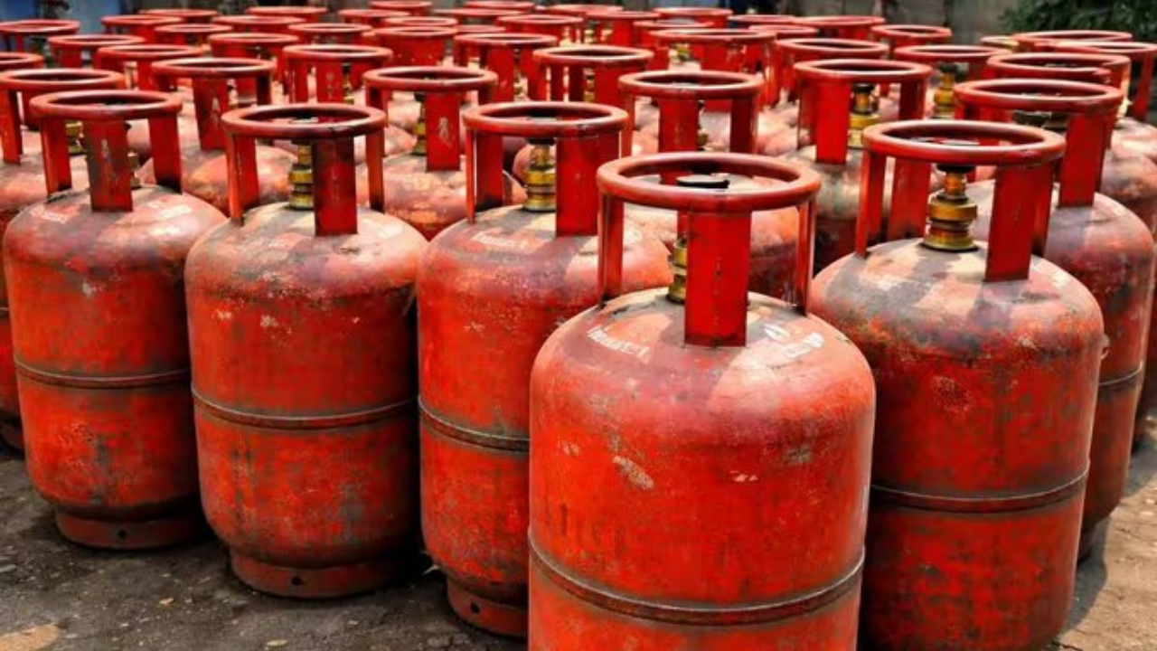 LPG e-KYC Deadline Extended : गॅस ग्राहकांना मोठा दिलासा! एलपीजी e-KYC ची मुदत वाढली; जाणून घ्या नवीन डेडलाईन