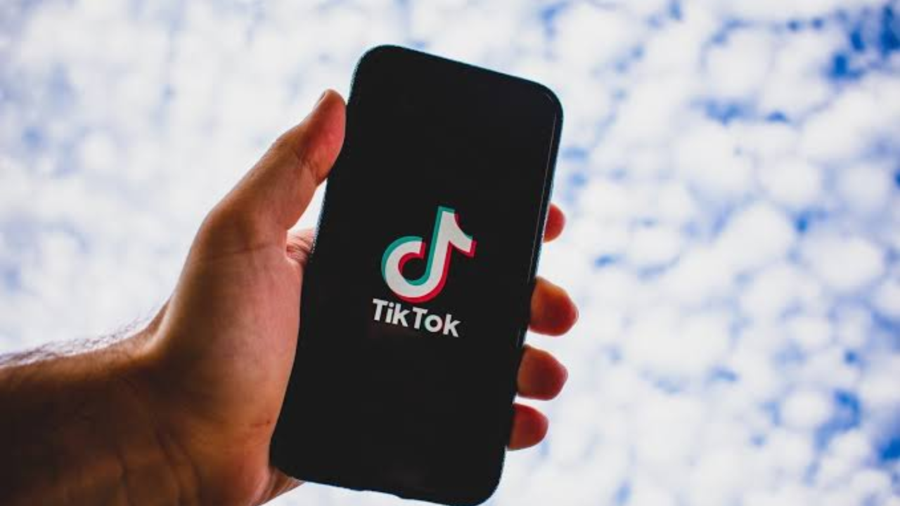 TikTok Privacy Fine : टिकटॉकला मोठा दणका! भरावा लागणार 3300 कोटींचा दंड, लहान मुलांच्या प्रायव्हसीसोबत छेडछाड? प्रकरण काय?