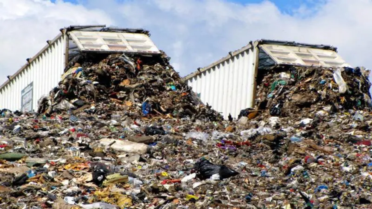 Vasai Virar Garbage Scam : वसई-विरारमध्ये 957 कोटींचा कचरा घोटाळा? ठाकरे गट आक्रमक; घाईघाईत मंजुरी दिल्याने महापालिका गोत्यात