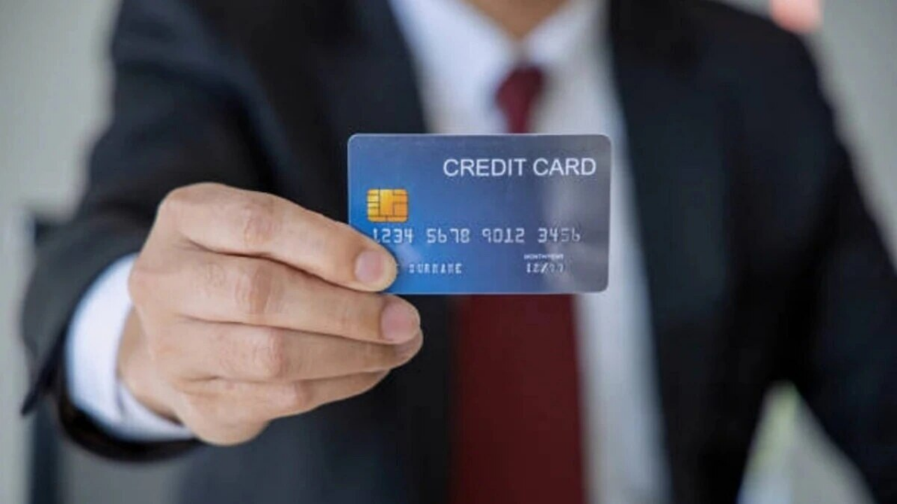 Credit Card : अरे वाह! बँकेत खातं नसलं तरीही मिळणार क्रेडिट कार्ड, कसा अर्ज करावा? नेमके काय आहेत नियम?
